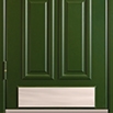 Для защиты нижней части дверного полотна от повреждений может быть выполнен отбойник из нержавеющей стали или латуни.